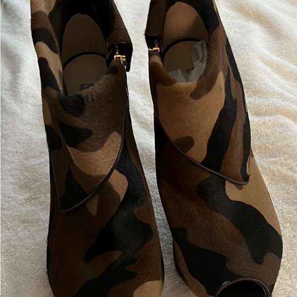 New Real Fur Michael Kors Camo Cav Hair booties & matching chained wallet.😍 - Picture 3 of 16